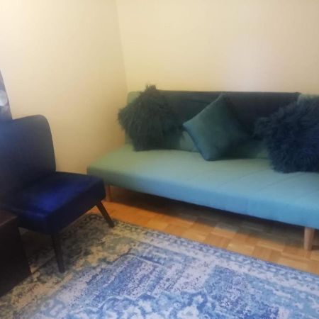 Single Bedroom In A Cozy Maisonette - 부쉬 외부 사진