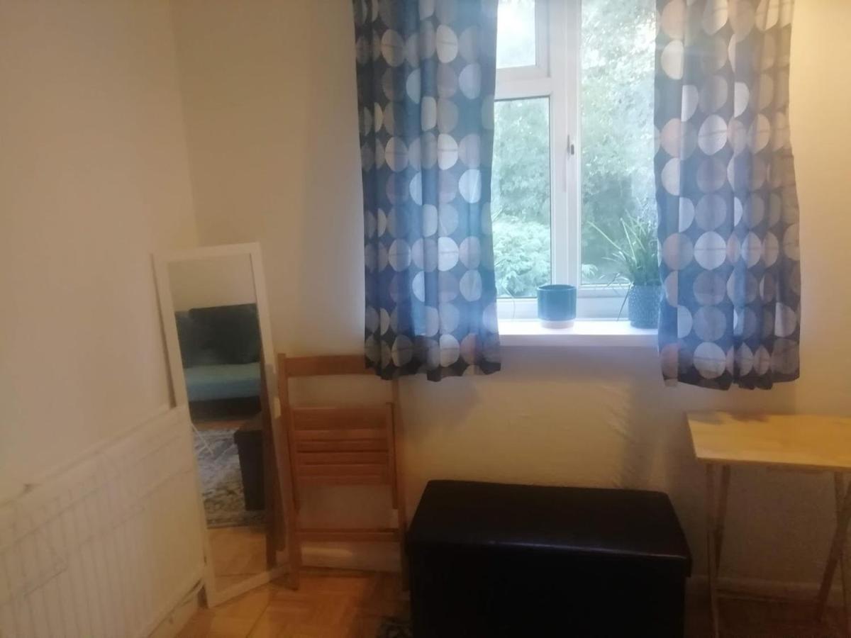 Single Bedroom In A Cozy Maisonette - 부쉬 외부 사진