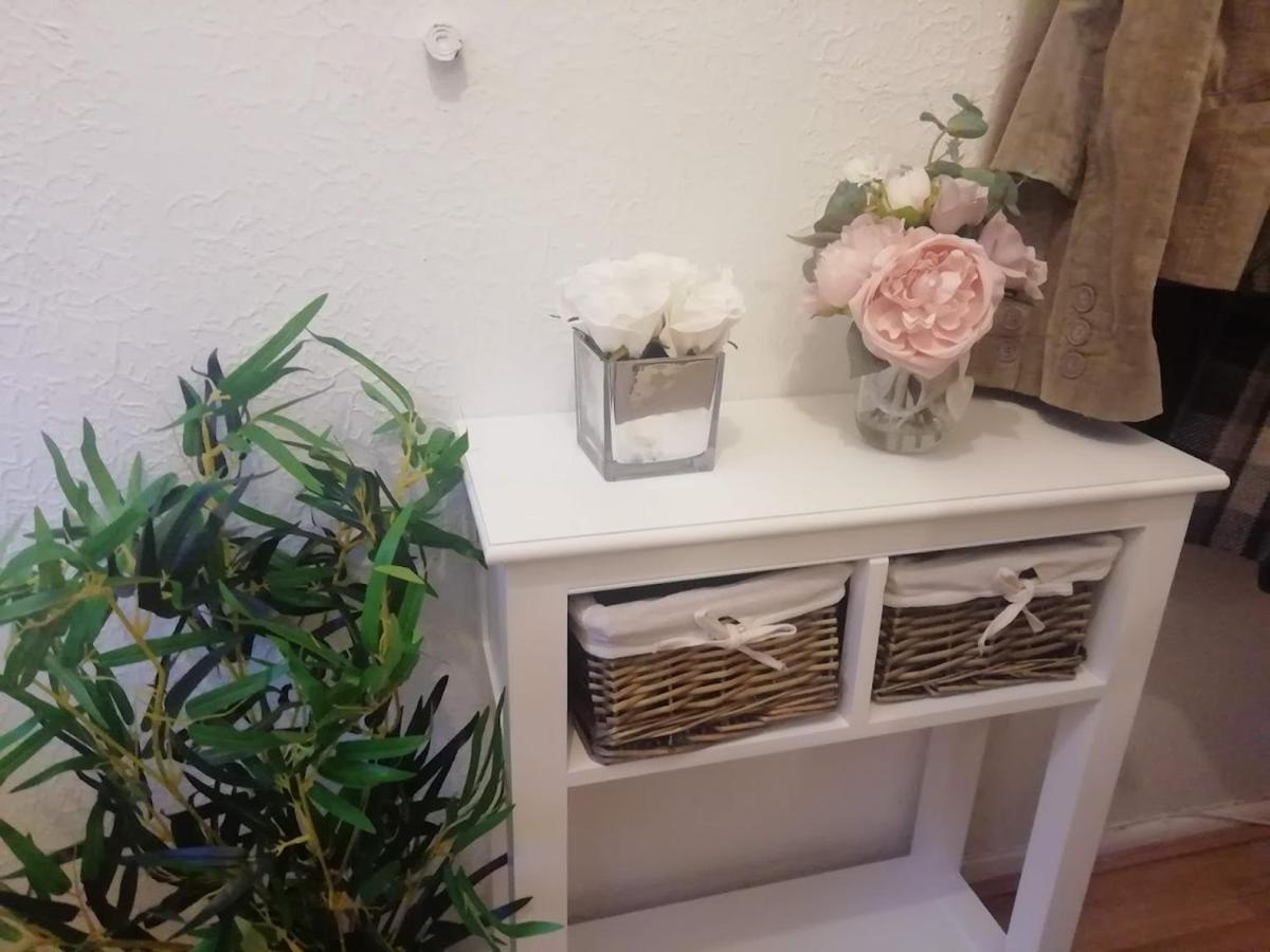 Single Bedroom In A Cozy Maisonette - 부쉬 외부 사진